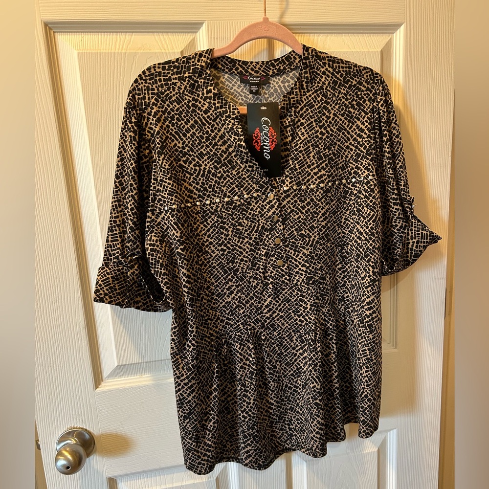 Cocomo Woman 1X Black & Brown Patterned Blouse w/Metal Studs Short 1/2 Sleeve